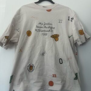 Jordan Printed Short-Sleeve Tee in Off-White with Green & Gold Accents